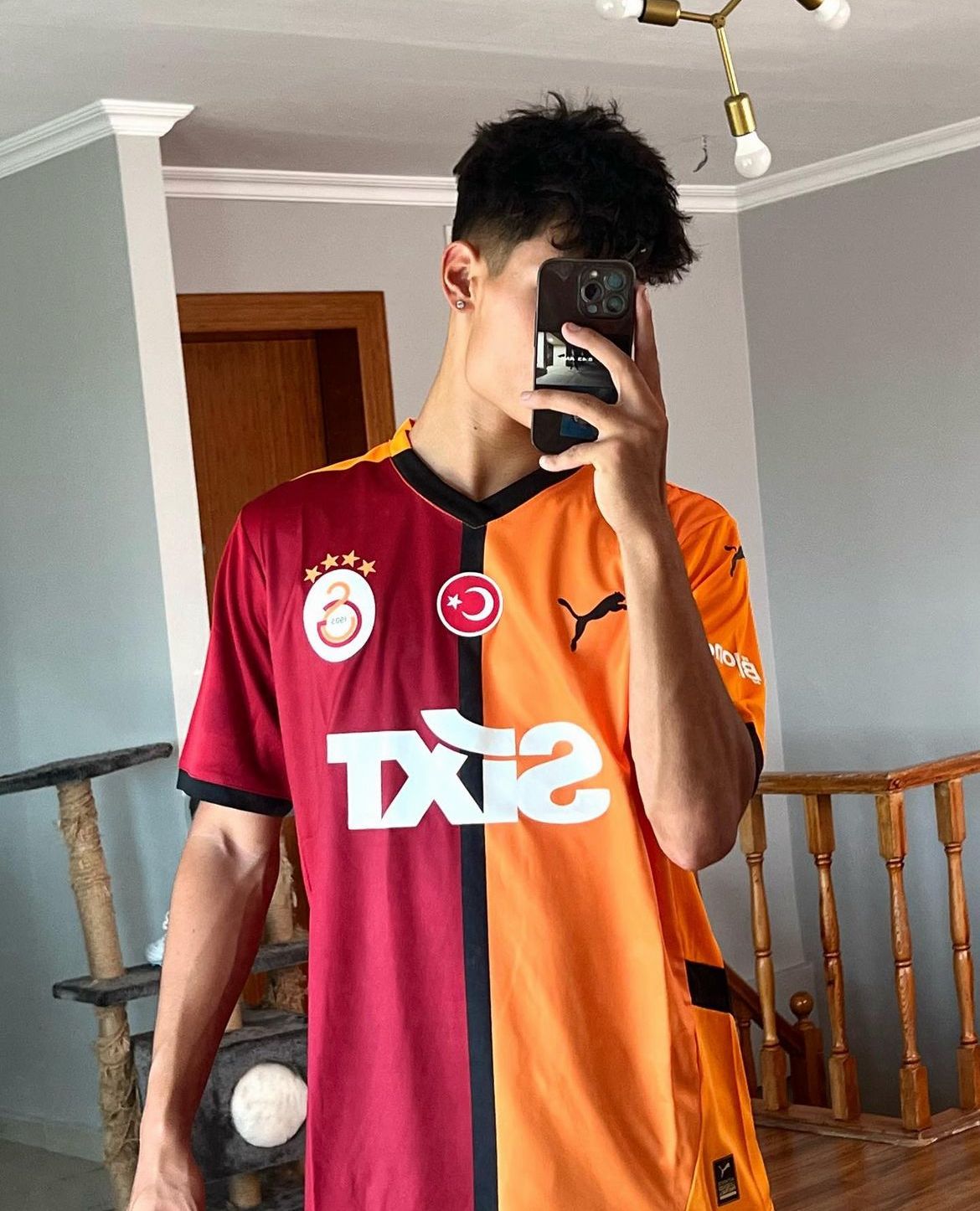 Galatasaray 2024/25 Ev sahibi forma