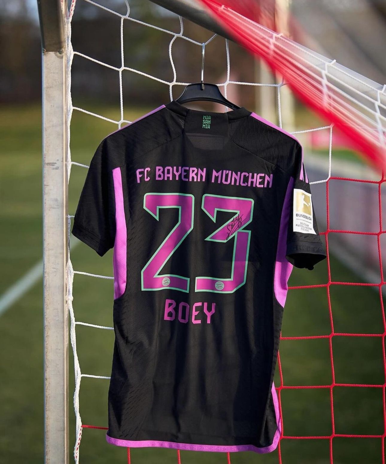 Bayern Münih Siyah Mor Özel Forma