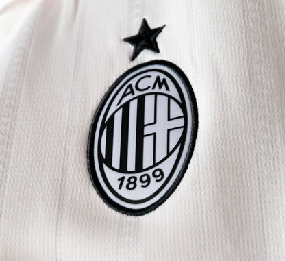 Milan Beyaz Forma