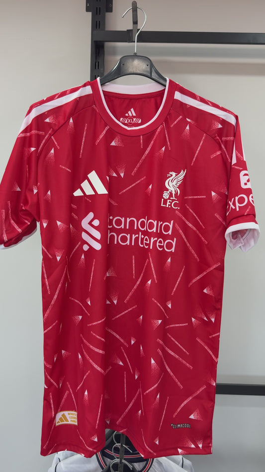 Liverpool 2027 Ev Sahibi Forması